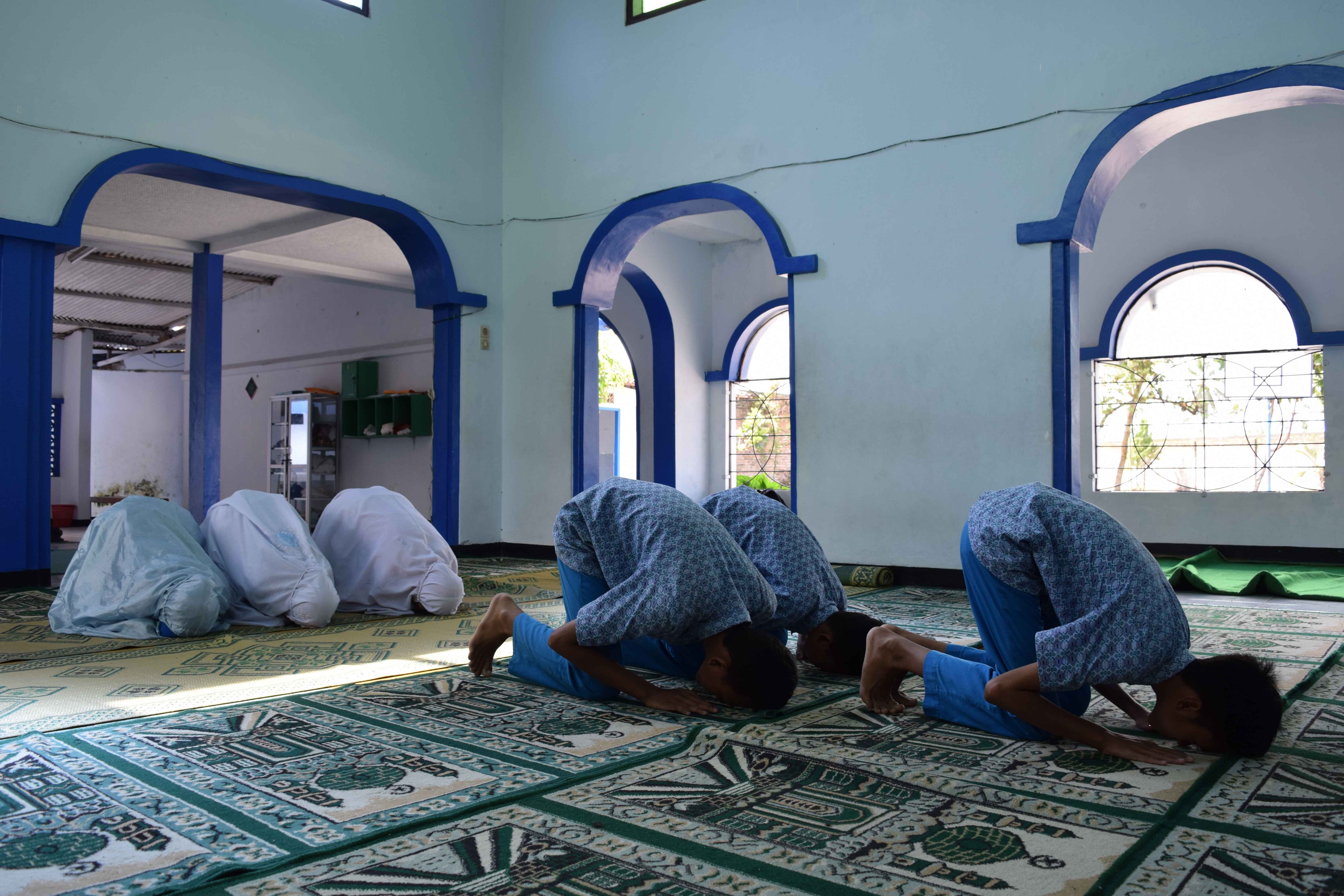 SHOLAT BERJAMAAH